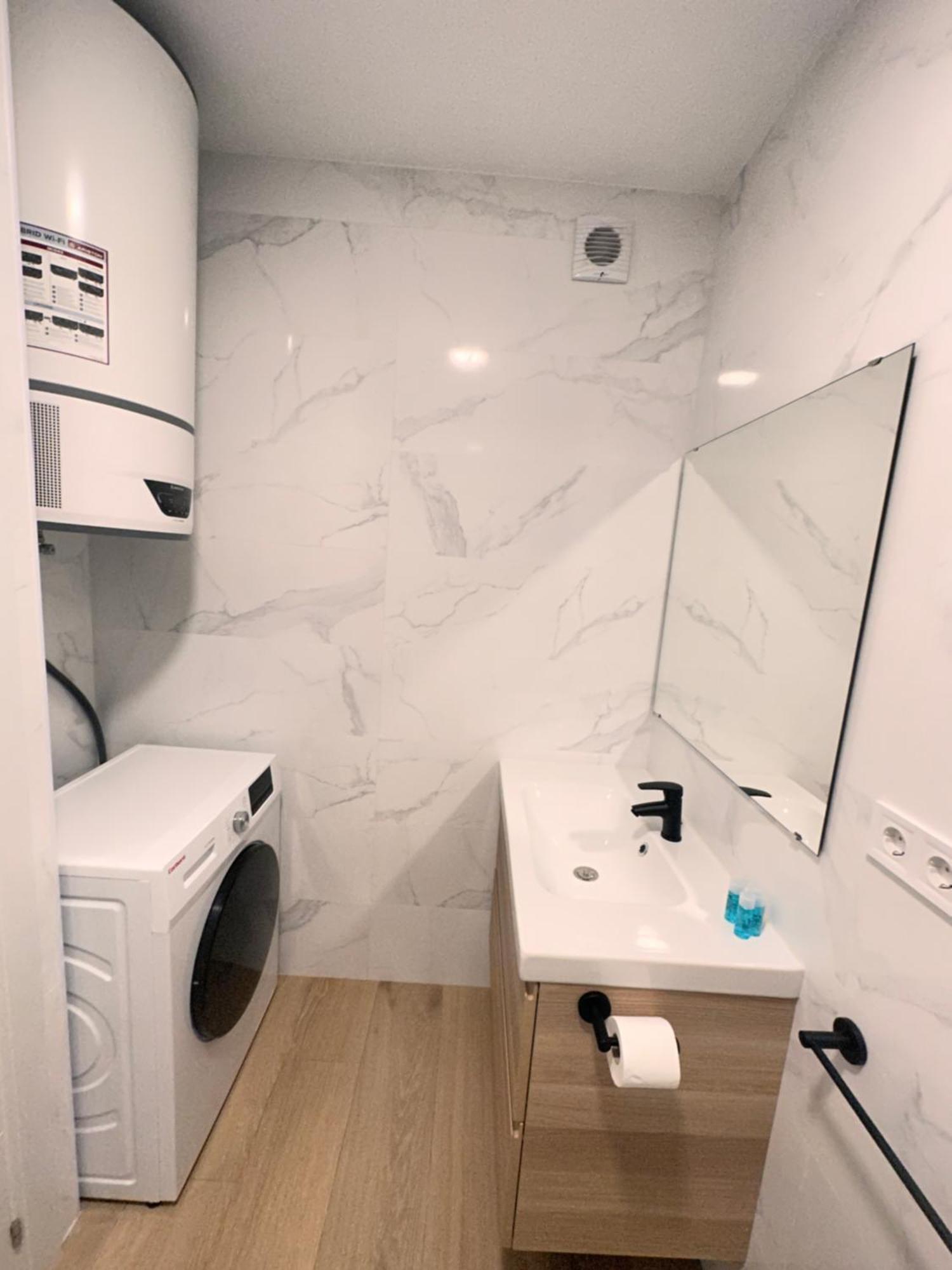 Artes Y Oficios Apartaments Ab บาเลนเซีย ภายนอก รูปภาพ